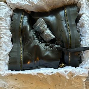 Dr. Martens Molly
